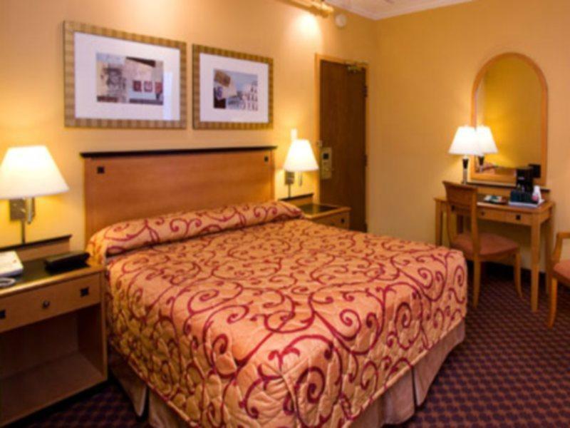 Howard Johnson By Wyndham Vancouver Downtown Ngoại thất bức ảnh