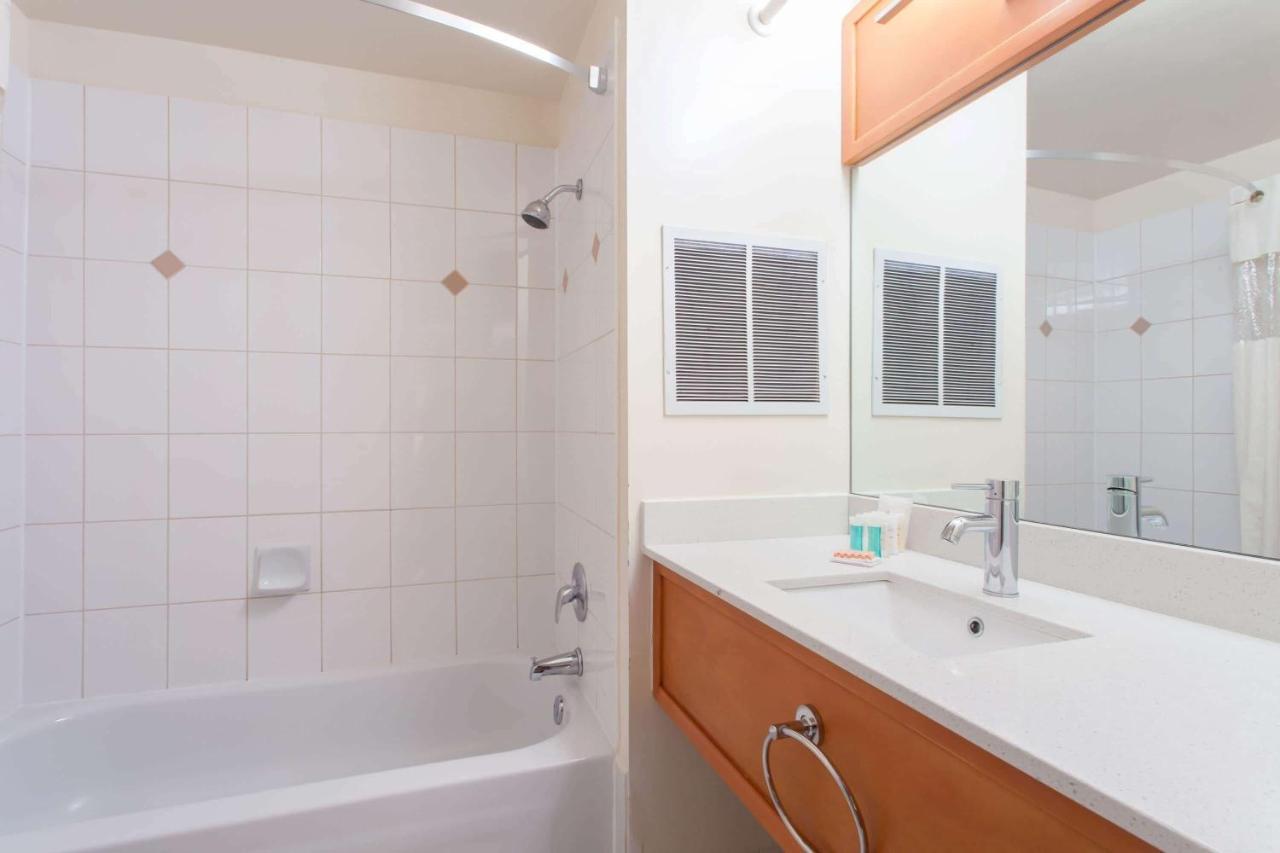 Howard Johnson By Wyndham Vancouver Downtown Ngoại thất bức ảnh