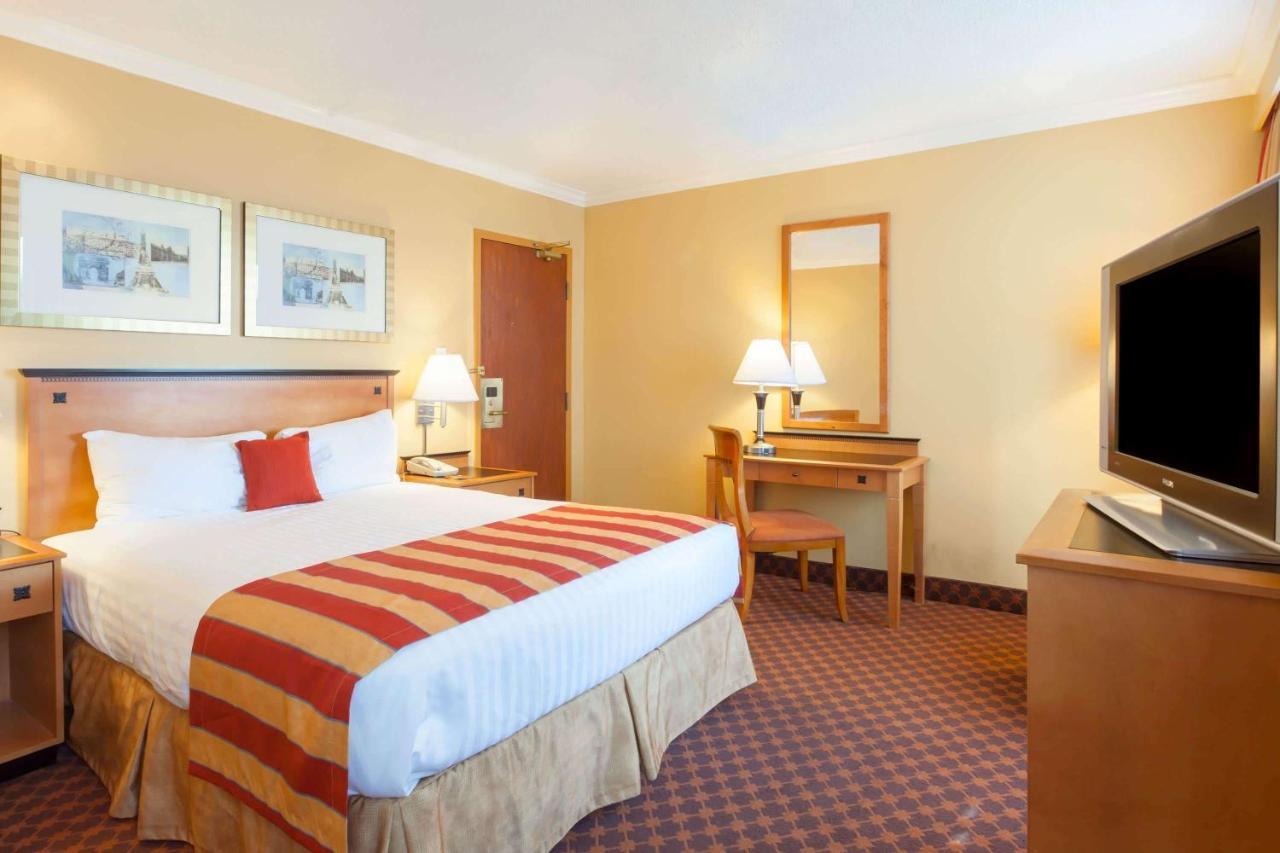 Howard Johnson By Wyndham Vancouver Downtown Ngoại thất bức ảnh