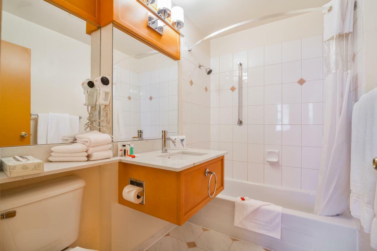 Howard Johnson By Wyndham Vancouver Downtown Ngoại thất bức ảnh